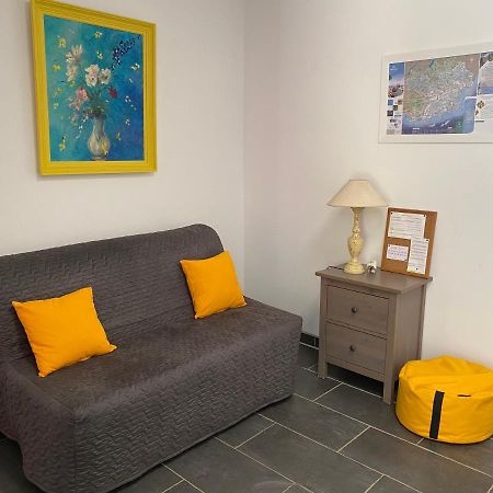 Rez-de-villa proche de la mer Saint-Cyr-sur-Mer Extérieur photo