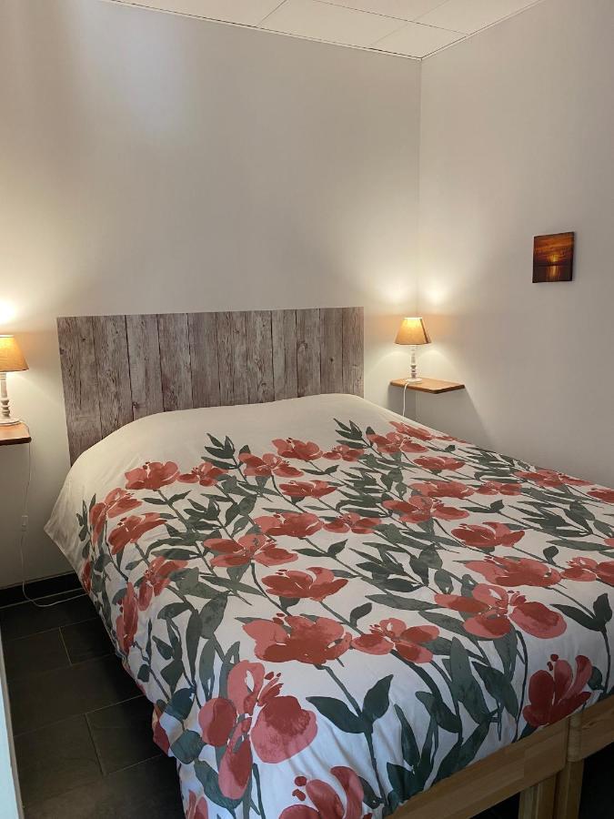 Rez-de-villa proche de la mer Saint-Cyr-sur-Mer Extérieur photo